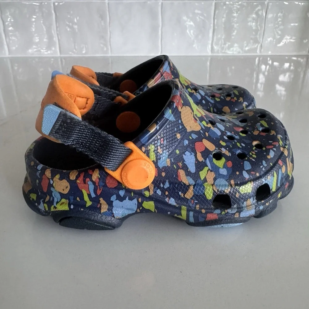 Crocs All‎ Terrain Boys/Unisex size C7 Navy Orange Paint Splatter Waterproof